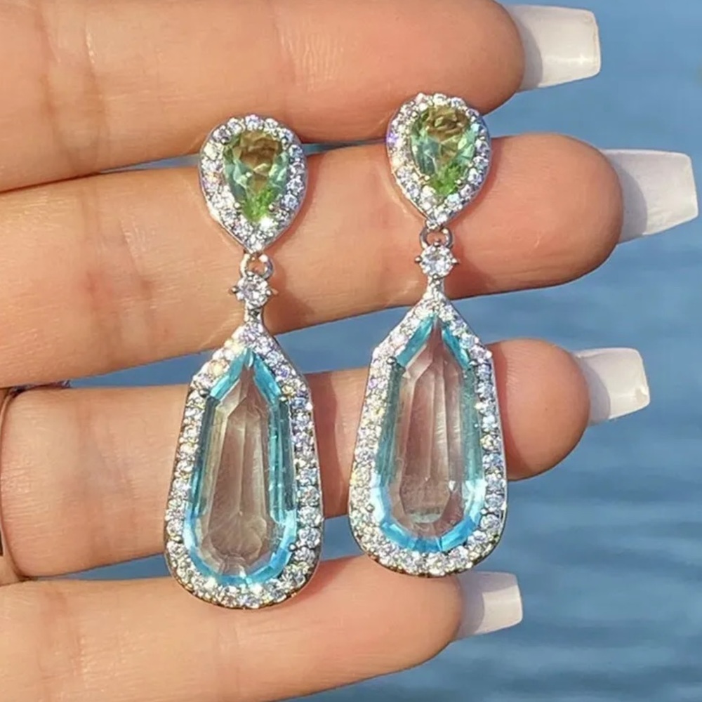 - 🪷Trendy SilverTone Blue &Green Cz Crystal Drop Earrings